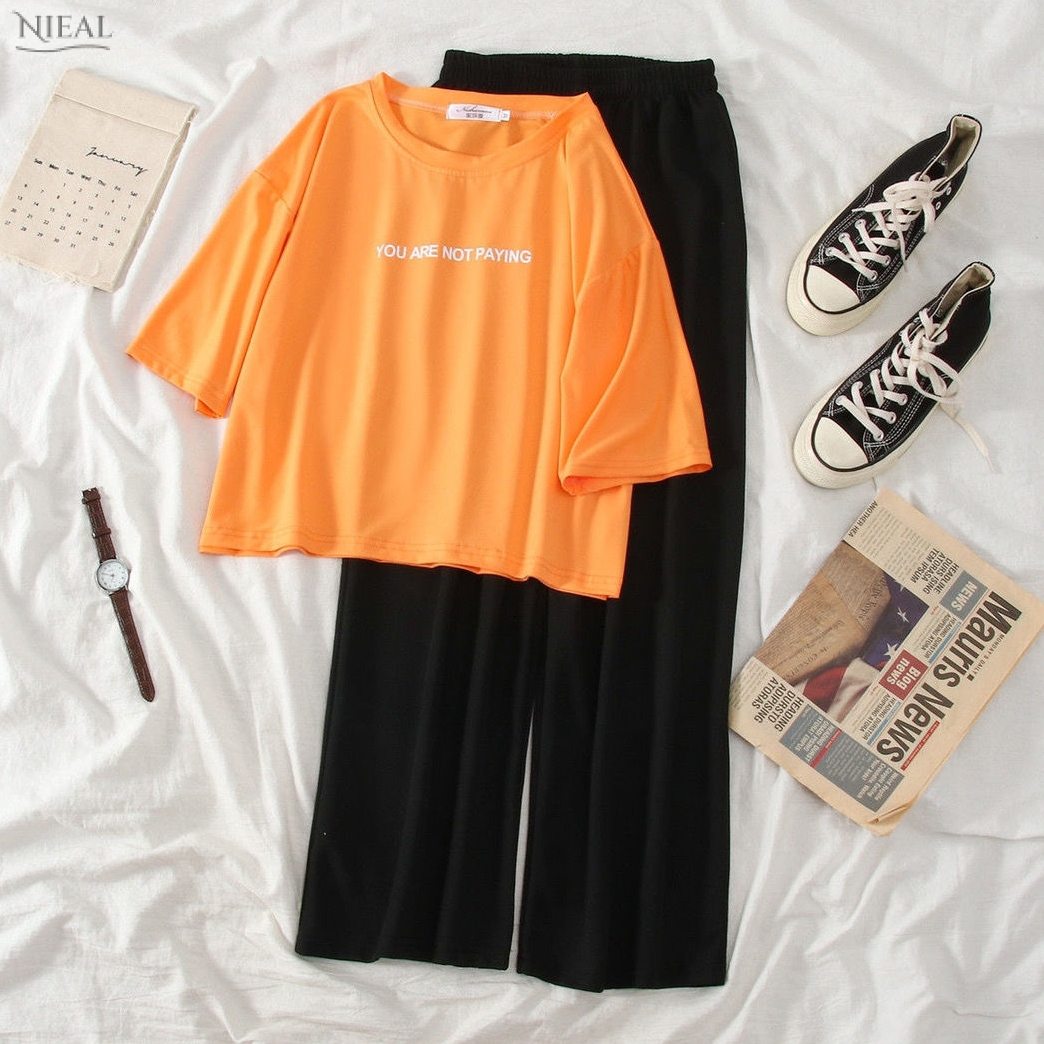 オレンジ／Tシャツ+ブラック／パンツ